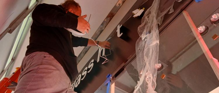 Sign Repair Vs. Replacement: What’s Right For Your Business?